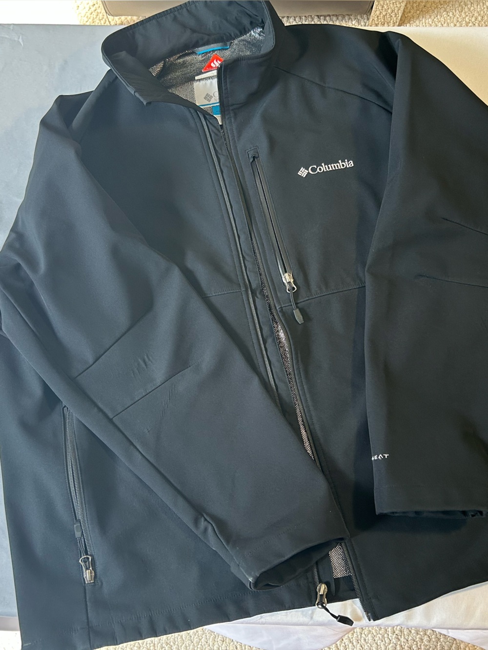 Columbia Men's Black Lightweight Softshell Jacket